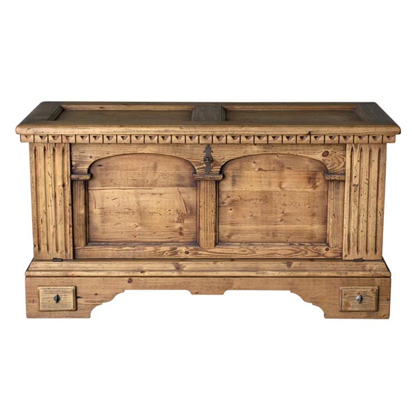 Chest in antique fir