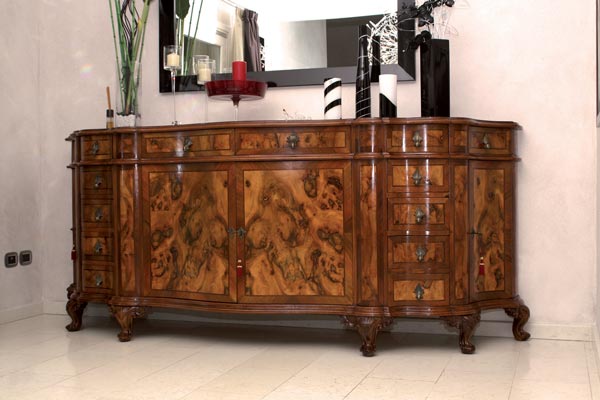 Cupboard in walnut