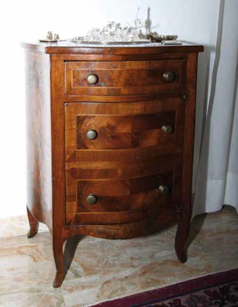 Bedside table in walnut